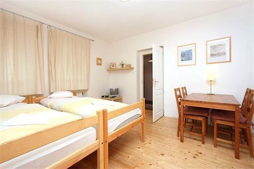 At The Golden Plough Apartmán